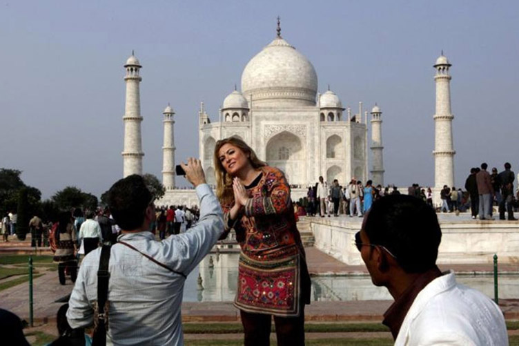За этот год количество туристов, посетивших Дели, возросло почти на четверть.