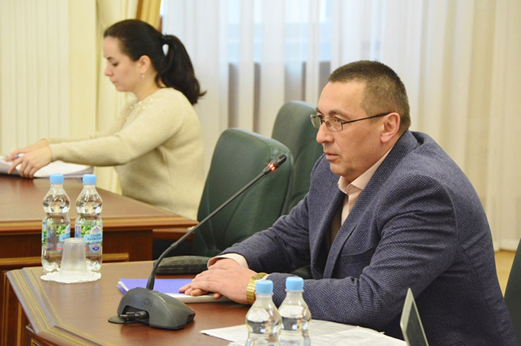 Олексій Пустовіт був готовий давати пояснення, але питання залишили без розгляду через порушення прокурорами процедури.