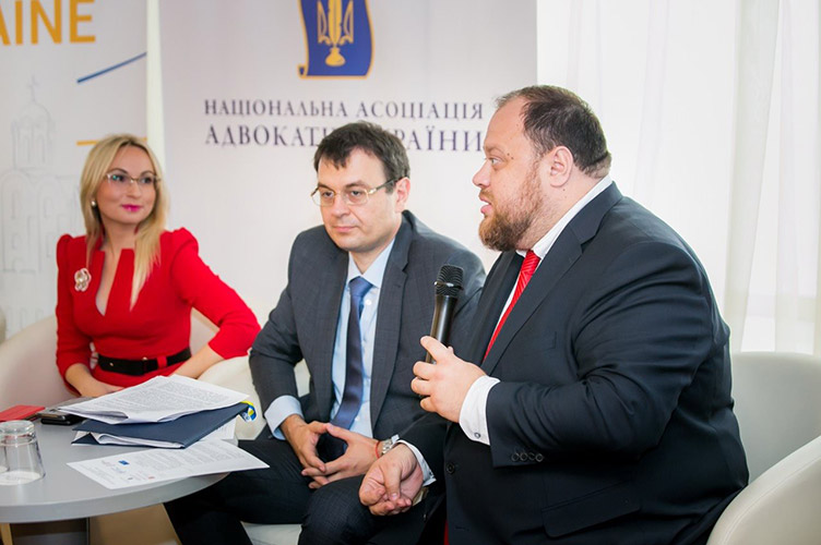 Представник Президента у Верховній Раді Руслан Стефанчук упевнений, що зміни у державі мають відстежувати професійні спільноти, у першу чергу правників.