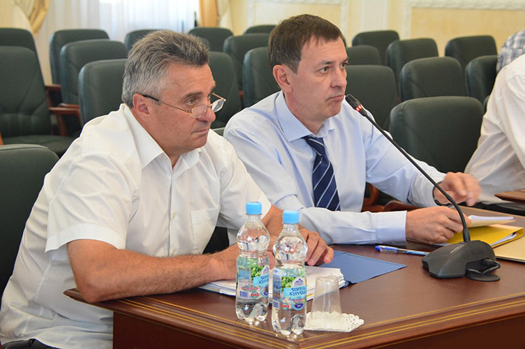 Адвокат Сергій Комлєв (справа) вважає, що це погана тенденція — оскаржувати судові рішення до ВРП.