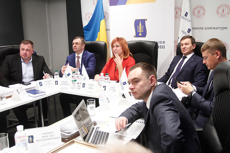 Лідія Ізовітова розповіла, що українським адвокатам держава не нав’язує органів самоврядування та не дає грошей.