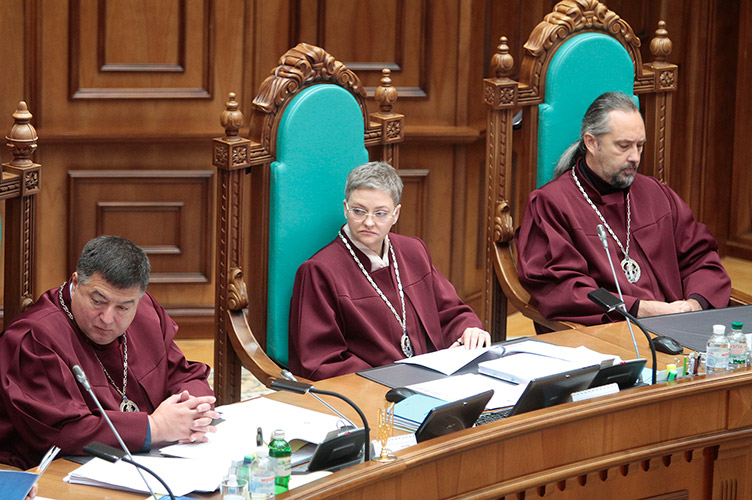 Суддею-доповідачем у цій справі доручили бути Ірині Завгородній, яку до КС делегував попередній склад ВР.