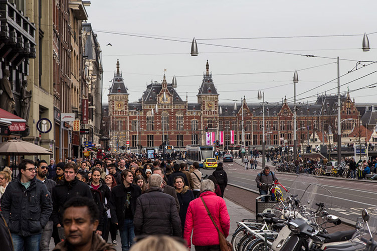 Не виключено, що тепер туристи приїжджатимуть до Амстердама тільки щоб відвідати, наприклад, Рейксмузеум і не залишатися на ніч.