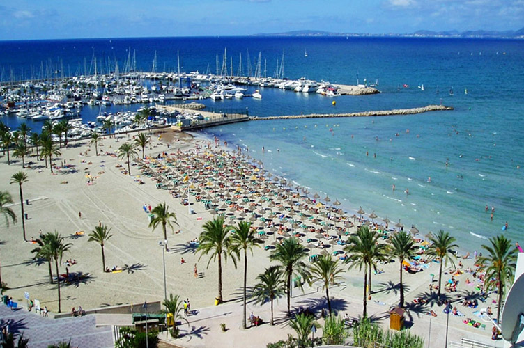 Заходи торкнутися головним чином пляжу Ареналь на Майорці, найбільш відомого подібного роду розвагою серед молоді.