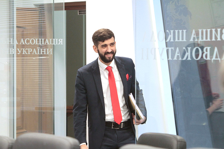 Виктор Вовнюк: «Адвокату придется выбирать в зависимости от последствий, какого закона придерживаться»