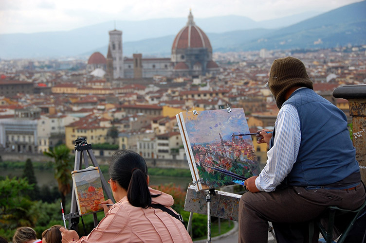 Лише небагатьом туристам вистачає сил і часу піднятися на майданчик Мікеланджело, щоб побачити панораму міста.