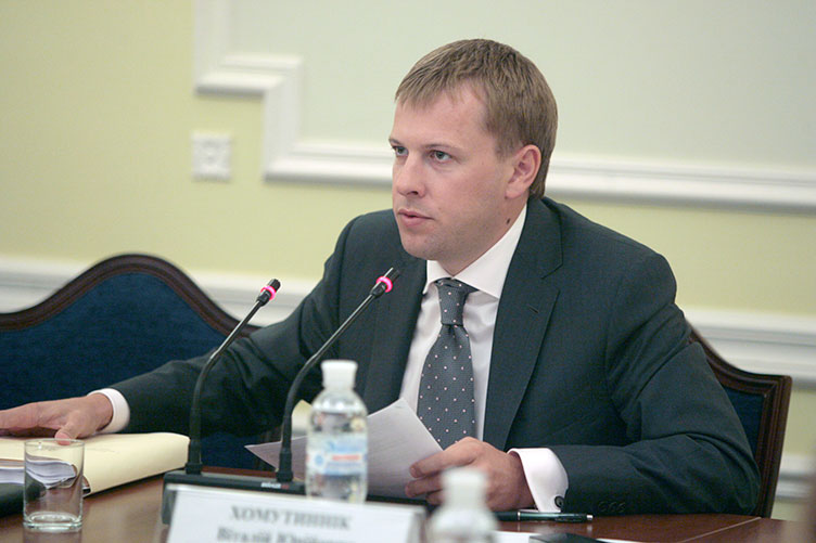В.Хомутиннік запропонував парламентарям підготувати свої пропозиції до проекту про санаційний банк.