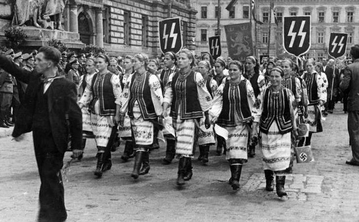Парад добровольцев во Львове. Июль 1943 г. Источник - Цензор.нет.