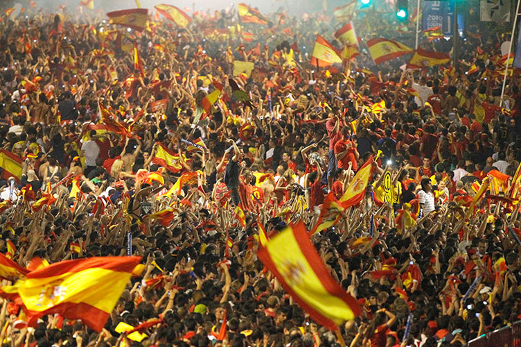 Если верить предостережению А.Окуна, то показатель «несчастья» испанцев грозит стране акциями протестов и дате революцией. 