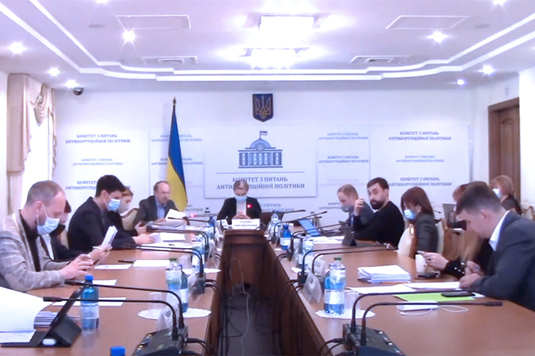 Лише Володимира Кабаченка (третій праворуч) насторожила відсутність обмеження волі серед санкцій за недекларування.