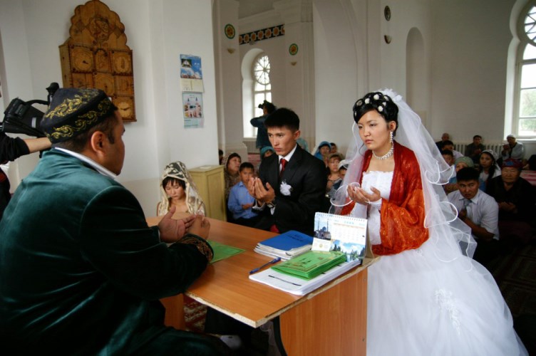 На «престижных» невестах Казахстана будут жениться 
только «сильные и талантливые джигиты».