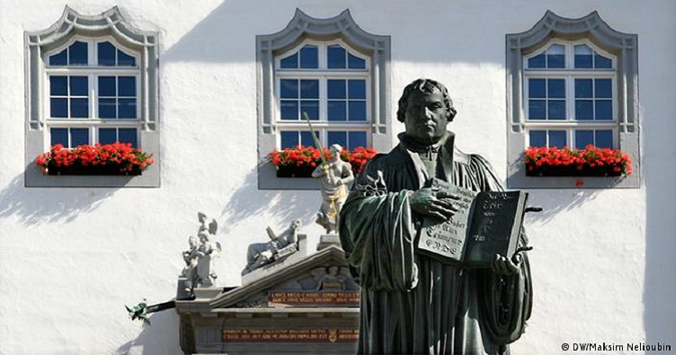 Мартін Лютер, крім праць з християнської теології, також писав антисемітські памфлети.