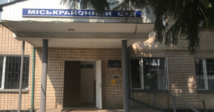 Получать процессуальные документы в суде советуют по электронной почте или лично.