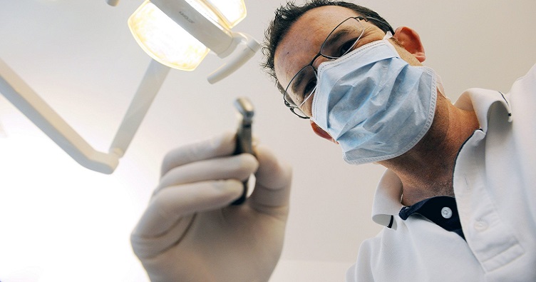 У деяких випадках, зокрема, при гострій болі, послуги стоматолога мають надаватися безоплатно.