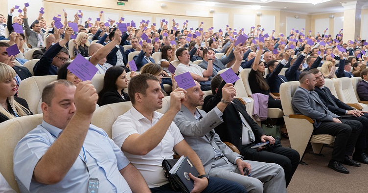 Делегати зможуть голосувати тільки за тих кандидатів у ВРП, яких запропонує ЕР.