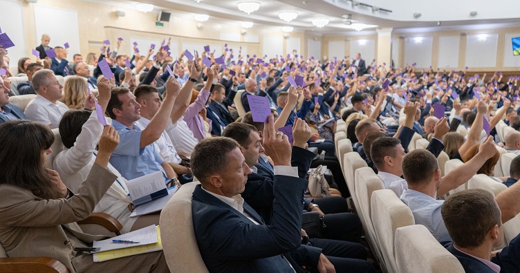 Напевне, діючі прокурори радо підтримали б аргументи колеги, викладені у конституційному звернення.