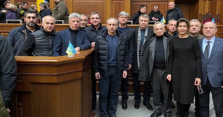 Ще у квітні фракція «ОПЗЖ» оголосила про саморозпуск. Тепер її колишнім членам загрожують нові санкції.