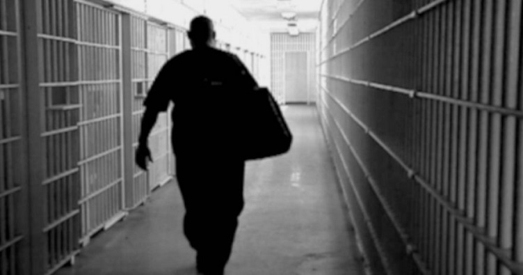 Если осужденный за следующие 15 лет выполнит собственноручно составленные мероприятия, возможно, на старости лет выйдет на свободу.