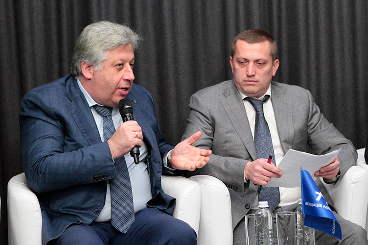 Семен Ханин (слева) надеется на поддержку коллег в деле защиты прав адвокатов.