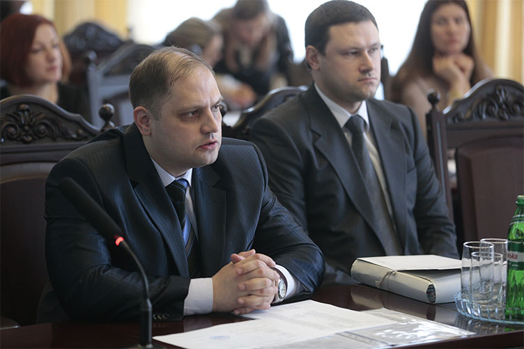 М.Антоненко (ліворуч) та Р.Барановський (праворуч) врахували попередні зауваження ВККС 
і з другого разу отримали рекомендації для обрання безстроково.