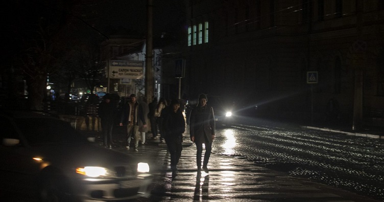 В умовах війни позивач може не прибути у засідання чи не вийти на зв’язок, зокрема, через повітряну тривогу або вимкнення світла.