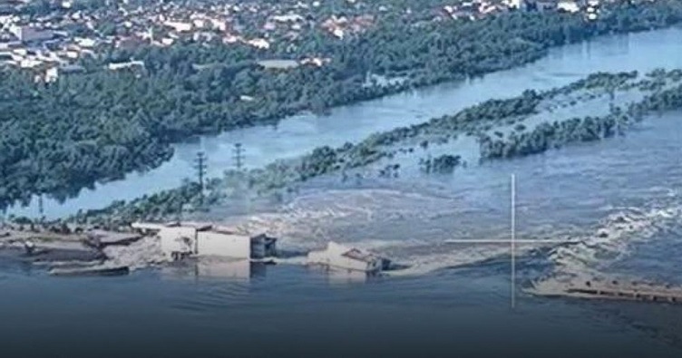 Каховська ГЕС після вибуху. Фото: ENERGOATEM/AFP