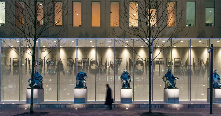 Будівля Верховного суду Нідерландів у Гаазі.