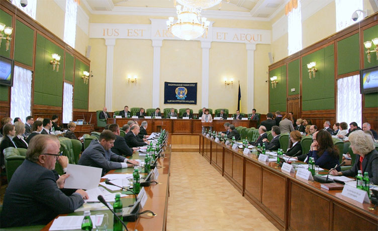 В Одессе проанализировали законодательные изменения. 
Именно там, где в 2010 году проводилось выездное заседание комитета, 
посвященное обсуждению закона «О судоустройстве и статусе судей».