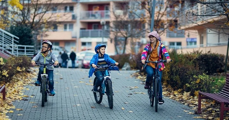 Діти не звикатимуть пересуватися автомобілем, якщо самостійно і на велосипеді діставатимуться до школи.