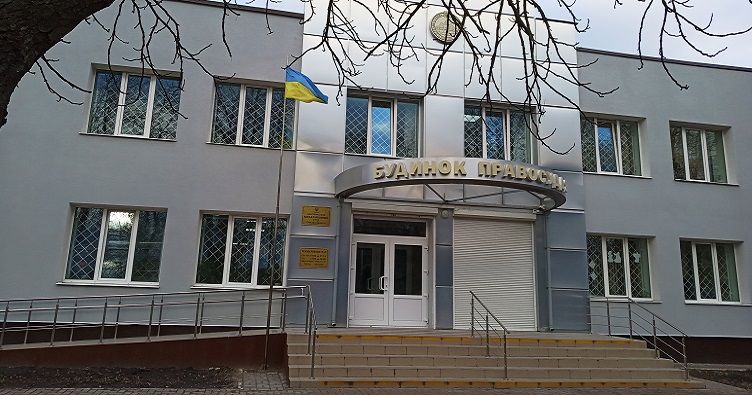 Наразі у Шосткинському міськрайонному суді Сумської області залишилося 4 судді із 10 за штатом.