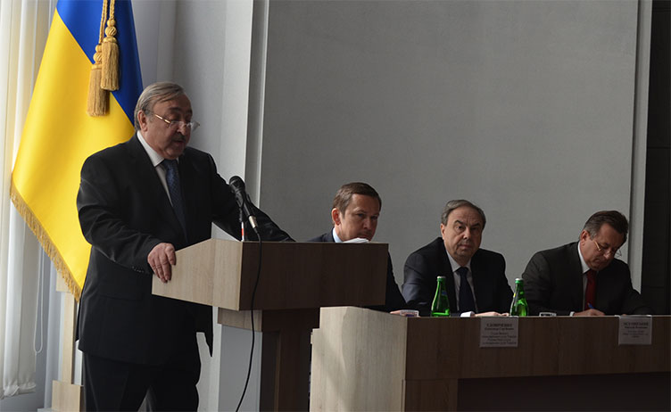 Відкриваючи захід, В.Татьков висловив сподівання, 
що рекомендації конференції стануть у нагоді і суддям, і державі.