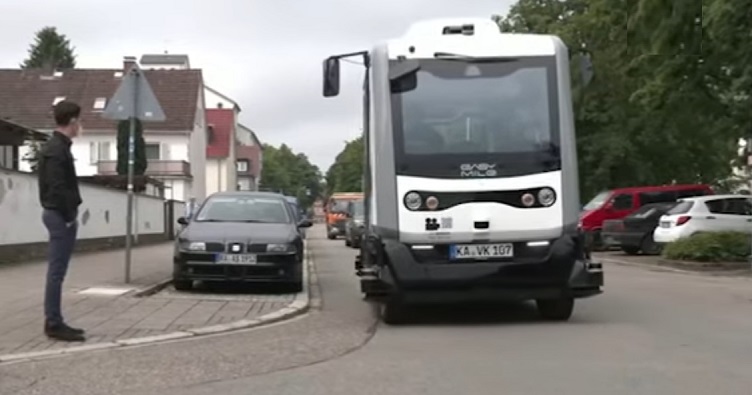 Такі безпілотні автобуси вже курсують дорогами Німеччини.