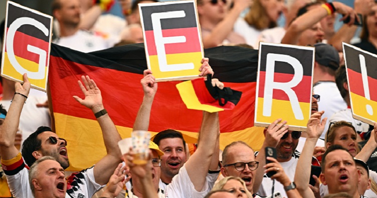 Конечно, болельщики будут радоваться победе своей сборной и без дополнительных стимулов.