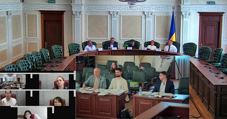 Суддя Михайло Слободін оплесками підтримав рішення палати, яка не виявила ознак грубого порушення у застосуванні заходів забезпечення.