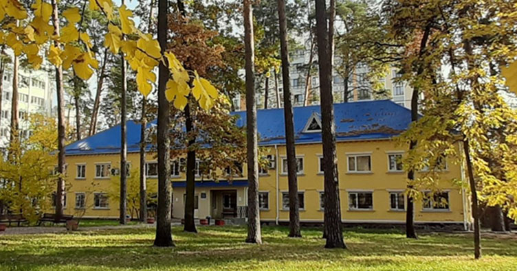 Ирпенский городской суд Киевской области активно рассматривает дела о военных преступлениях со многими уязвимыми потерпевшими и свидетелями.