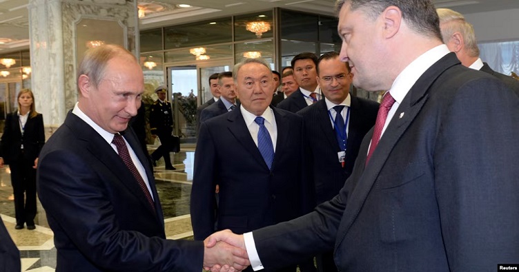 Петр Порошенко на встрече в августе 2014 года. Фото: Рейтерс.
