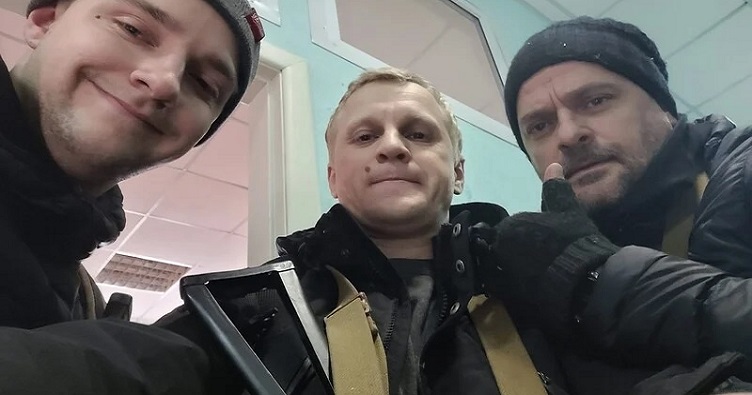 Виталий Шабунин (в центре) хоть и вступил в территориальную оборону Киева, но потом «служил» там, где хотел. Фото: Vitaliy Shabunin / Facebook
