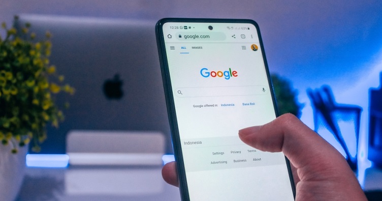 Хотя многие привыкли пользоваться Google, это не означает, что можно блокировать установку других поисковиков.