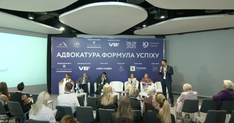 Олександр Якименко наголосив, що по тому, як адвокат спілкується з клієнтами, вони формують його образ.