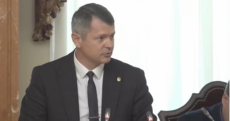 Олександр Марчук наголосив, що існуюче обмеження на апеляцію в даному випадку не узгоджується із низкою статей Конституції.