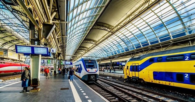 Європейська комісія називає «точними» потяги із запізненням не більше ніж на 5 хвилин.