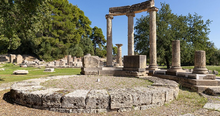 Капітель була викрадена з Олімпії, де знаходиться і цей храм богині Гери, звідки стартує естафета Олімпійського вогню.