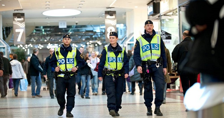 Для шведської поліції, яка звикла до повсякденного підтримання громадського порядку, вуличні банди підлітків-мігрантів виявилися серйозним викликом.