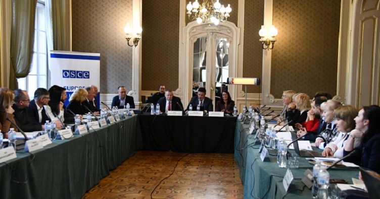 Учитывая завершающий этап работы над комментарием к КСЭ, в заседании принял участие почти весь состав рабочей группы.