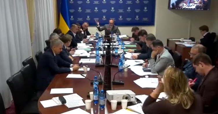 Чтобы просмотреть видеозапись допроса в ВСК председателя ВККС Андрея Пасечника, нажмите на изображение.