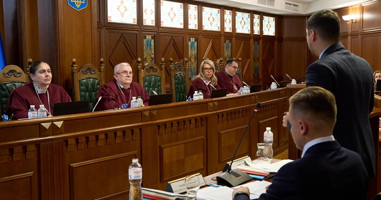 Суддя-доповідач у справі Олександр Петришин (другий ліворуч). Фото: КСУ
