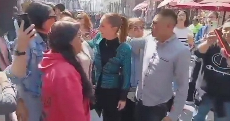 Інцидент стався 4 листопада в історичному центрі міста, коли Клаудіа Шейнбаум прямувала на публічний захід біля президентського палацу.