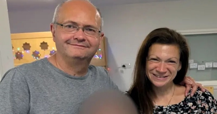 Батьки зазначили, що їм так і не розповіли, які саме повідомлення в чаті поліцейські визнали злочинними, додавши: «Все точно, як у Кафки».