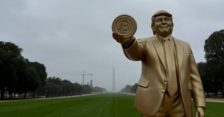 Два місяці тому криптоентузіасти встановили пам’ятник Дональду Трампу поряд із Конгресом США на знак подяки за підтримку криптовалюти.