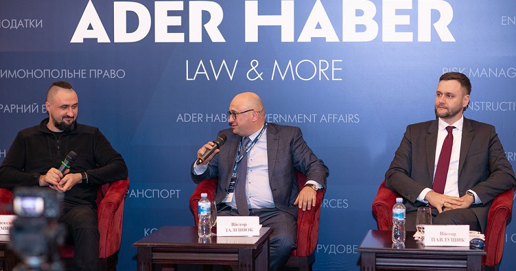 Советник Президента Александр Камышин (слева) убежден: чтобы бизнесу заказывать услуги у лоббистов необходимо иметь в штате GR-специалиста.